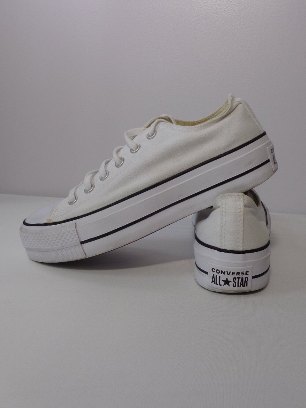 Converse Women's Chuck Taylor All Star Platform Low Top White 560251C Size 8M
